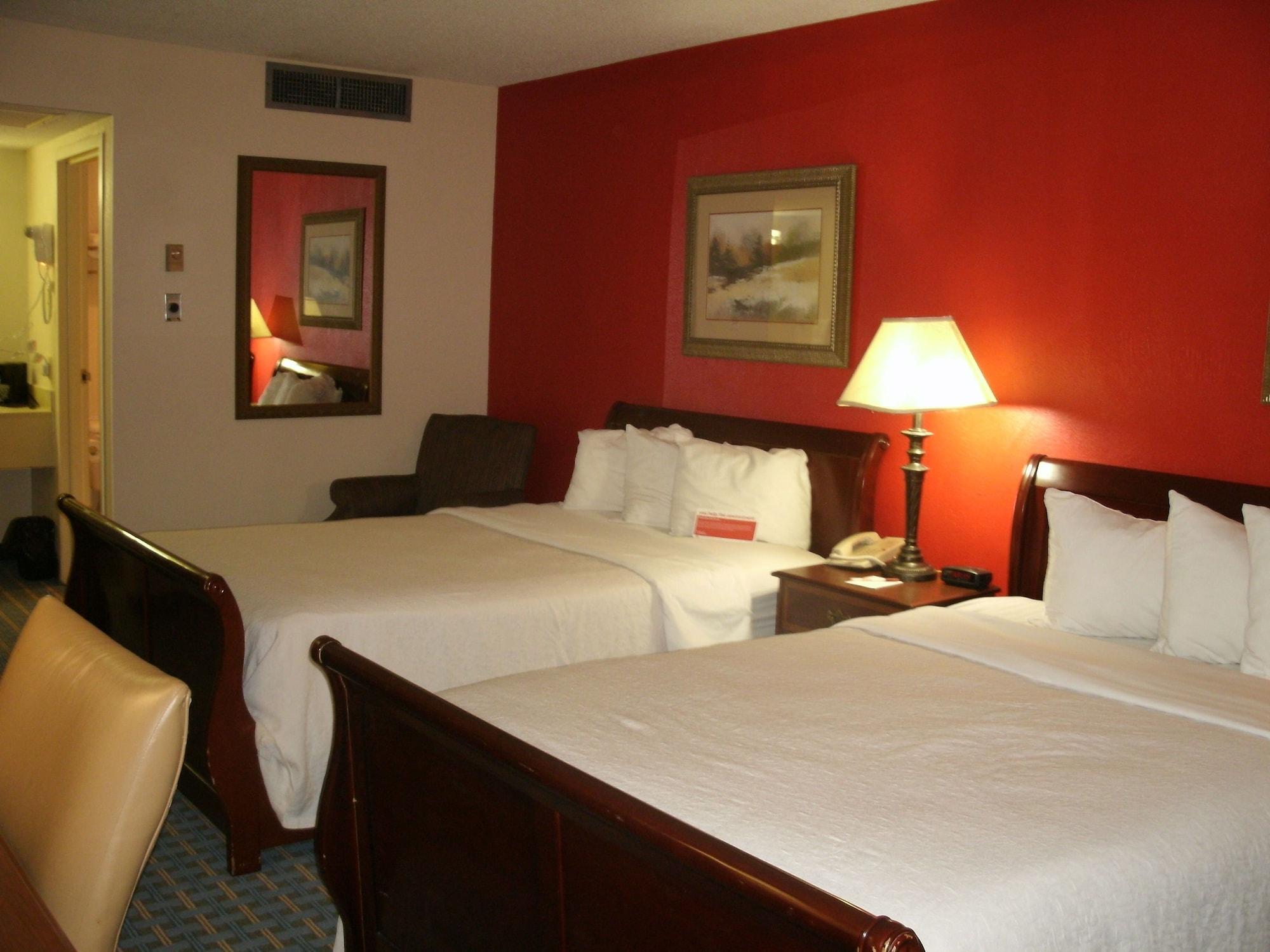Salina Ambassador Hotel & Conference Center Bagian luar foto